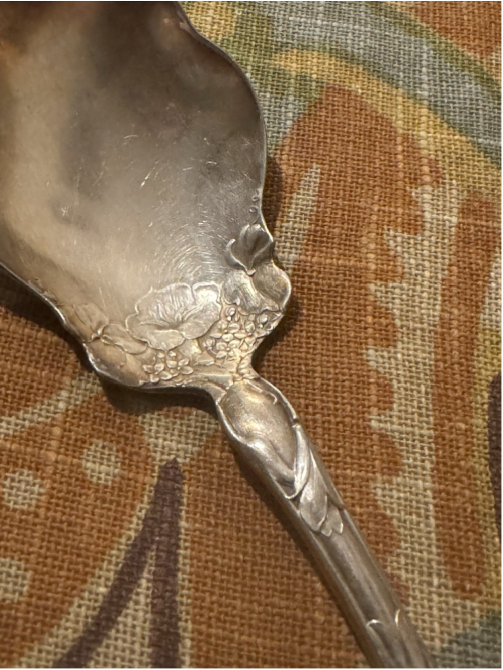 Antique 1835 R Wallace HIBISCUS Silverplate Sugar Shell Spoon P - Picture 4 of 5